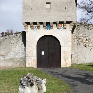 17 - L'enceinte fortifiée dans Montaillou