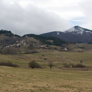 7 - Le village de Montaillou vu de loin
