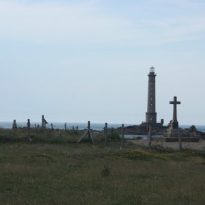 Le phare de Goury et le monument aux morts